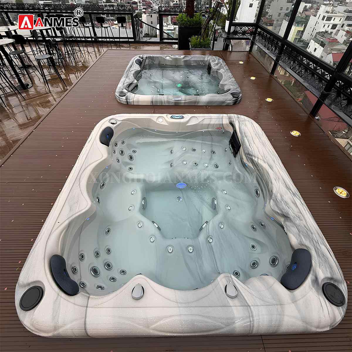 Bể sục jacuzzi nhập khẩu tại khách sạn
