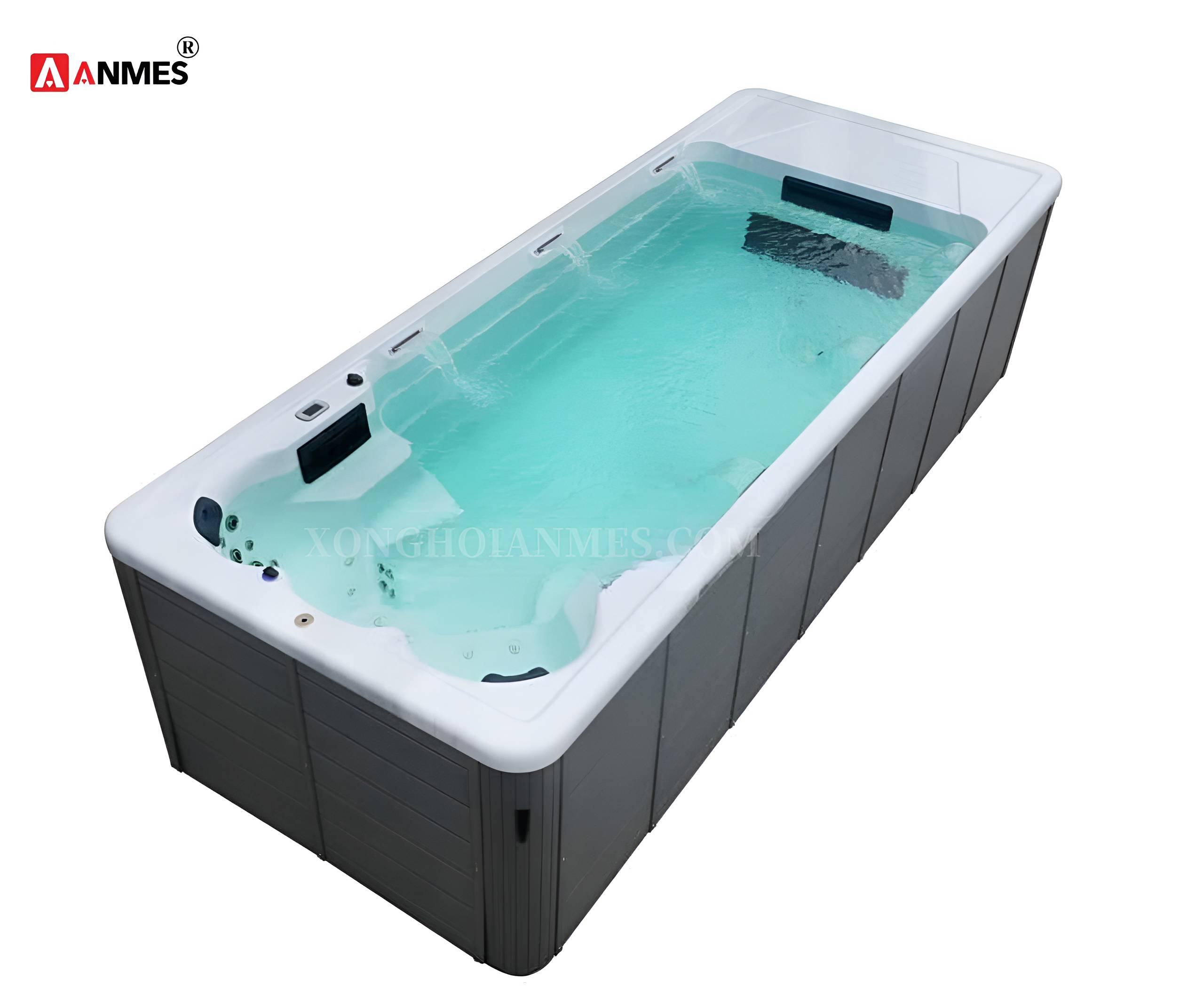 Kích thước rộng rãi của bể bơi sục jacuzzi Swim Cayman
