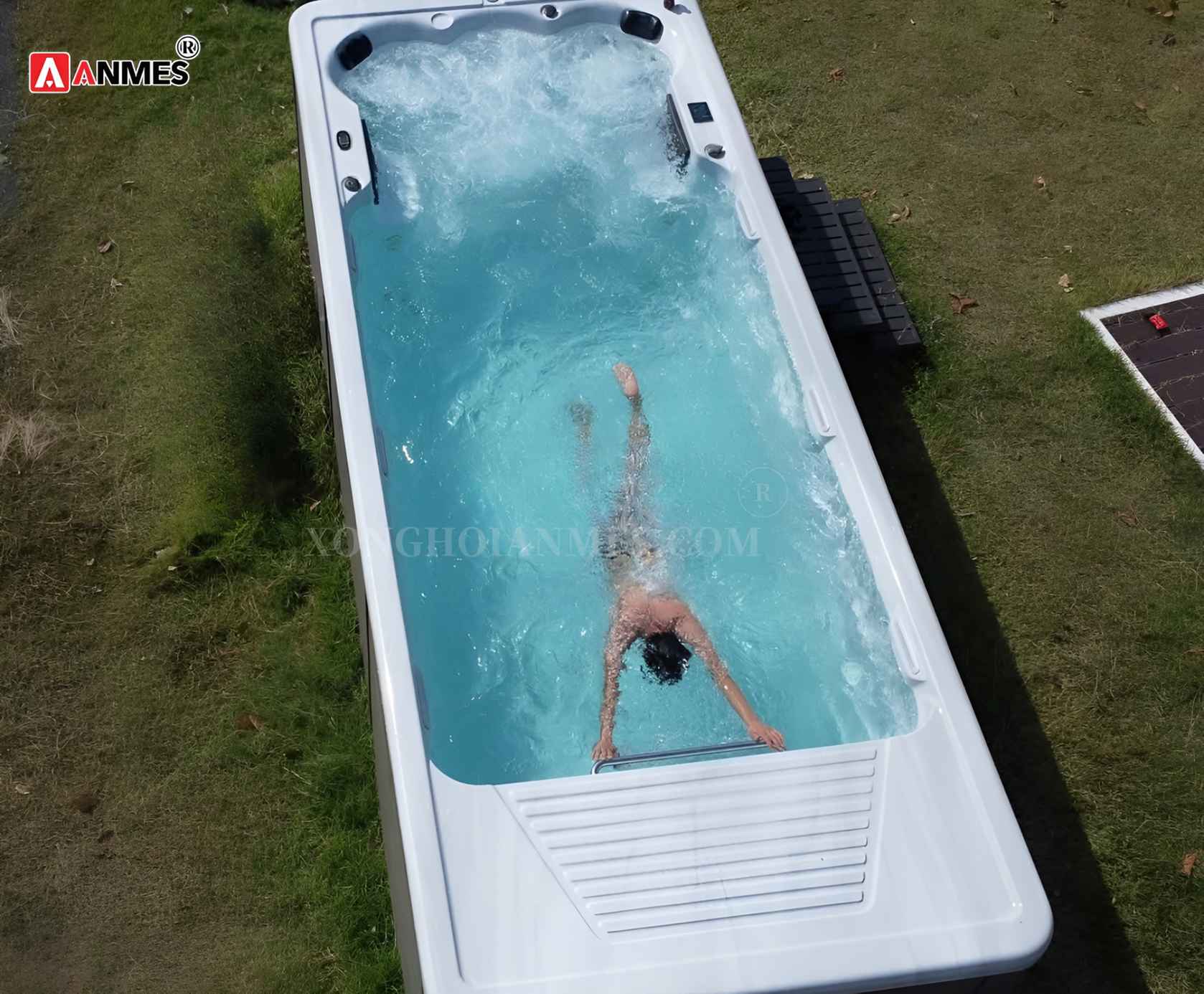 Tích hợp hệ thống bơi ngược dòng trong bể bơi sục jacuzzi Swim Cayman
