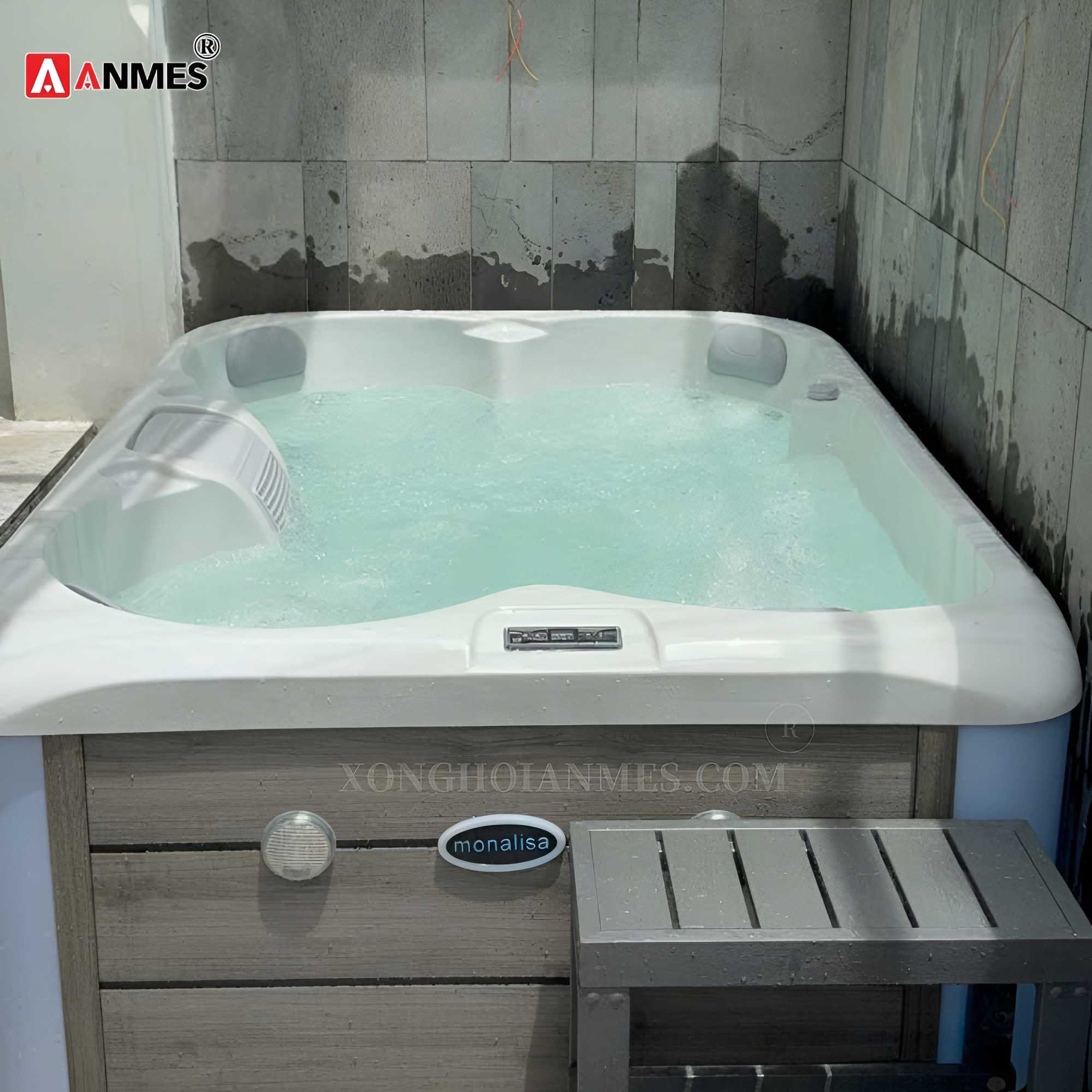 Bàn giao bể sục jacuzzi tại biệt thự Vinhome