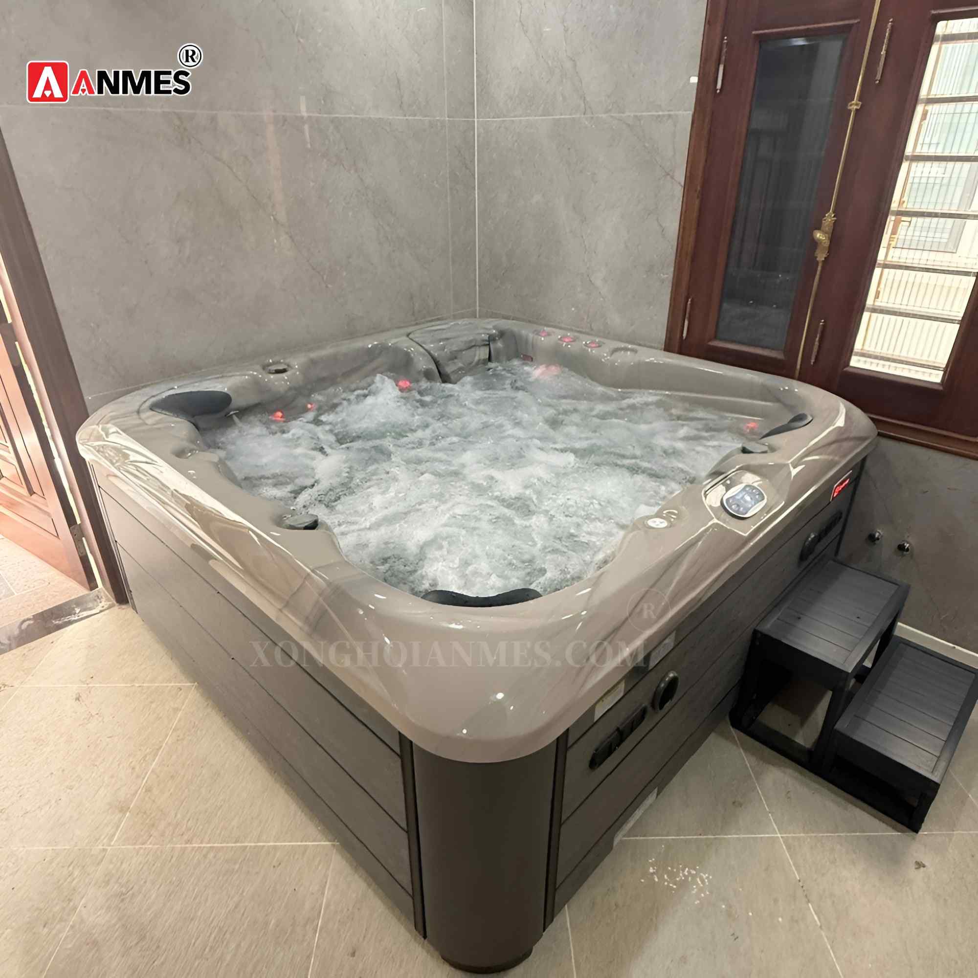 Bể sục jacuzzi nhập khẩu cỡ trung 4–6 người