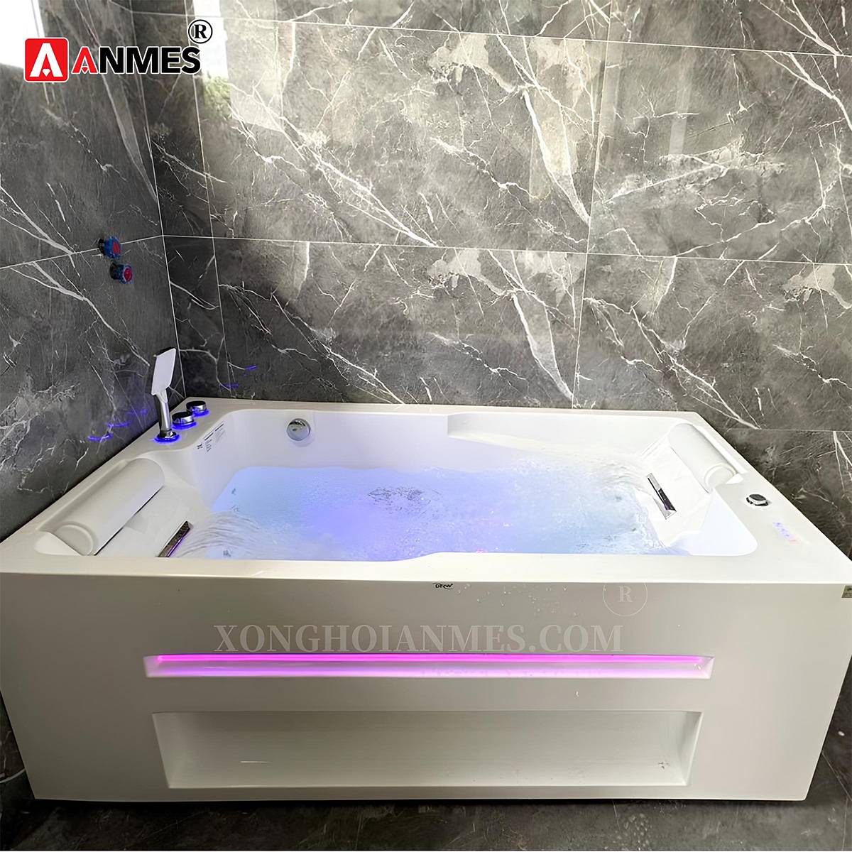 Bồn tắm nằm tích hợp nhiều tính năng hiện đại
