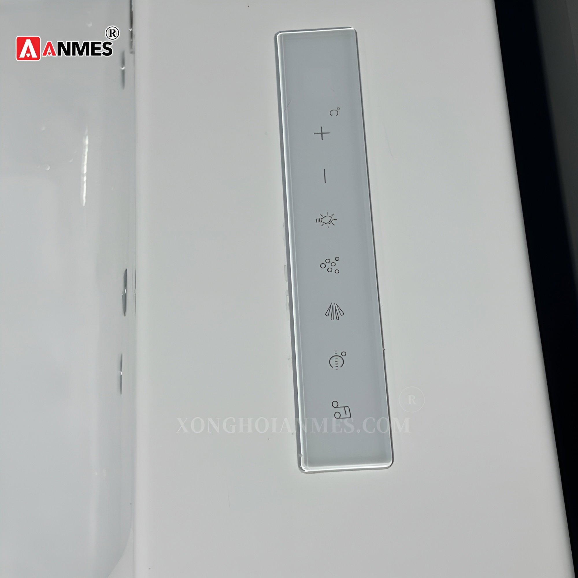 Bảng điều khiển thông minh của bồn tắm massage Gemy G9845-A