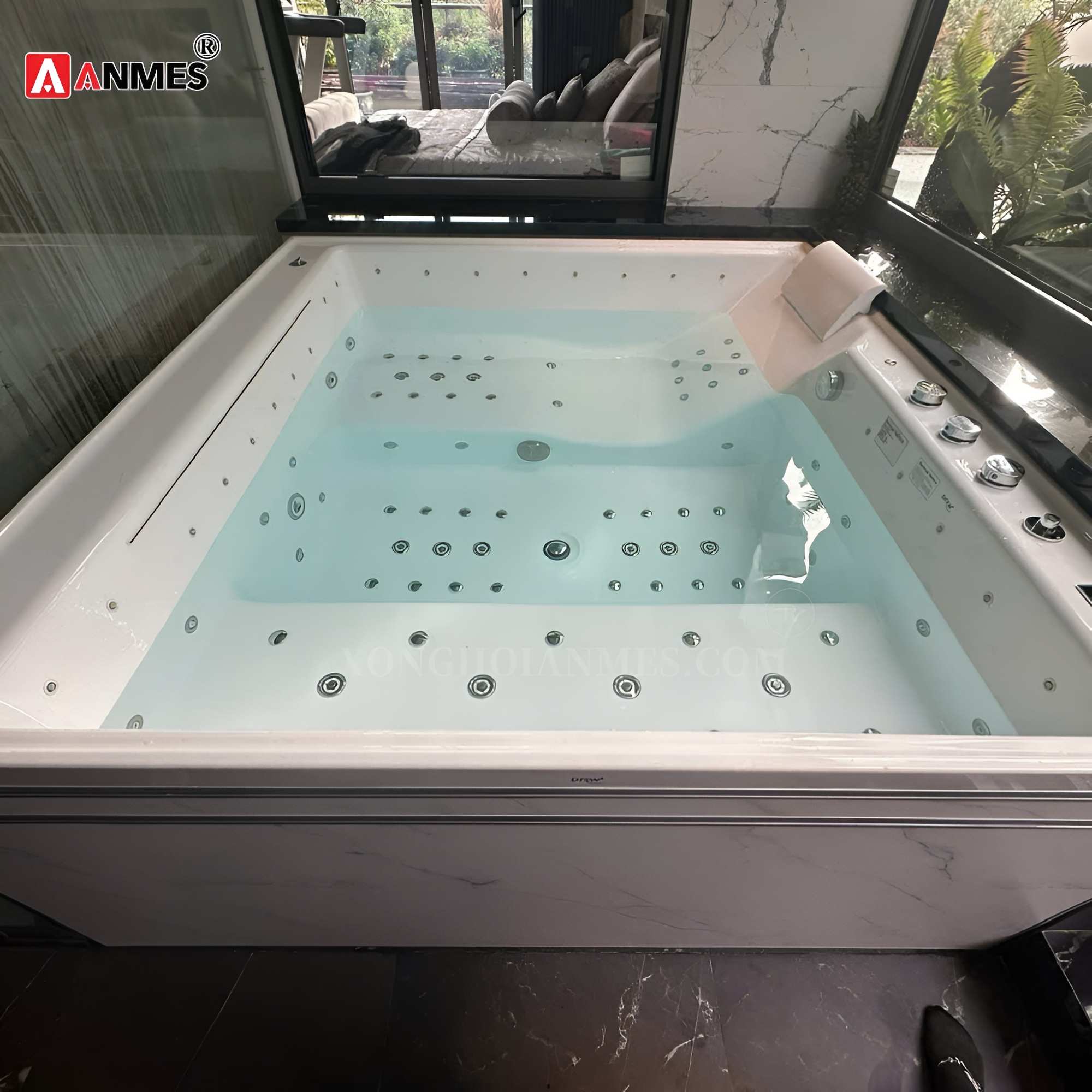 Bồn tắm massage cao cấp tại biệt thư Gamuda Hoàng Mai, Hà Nội
