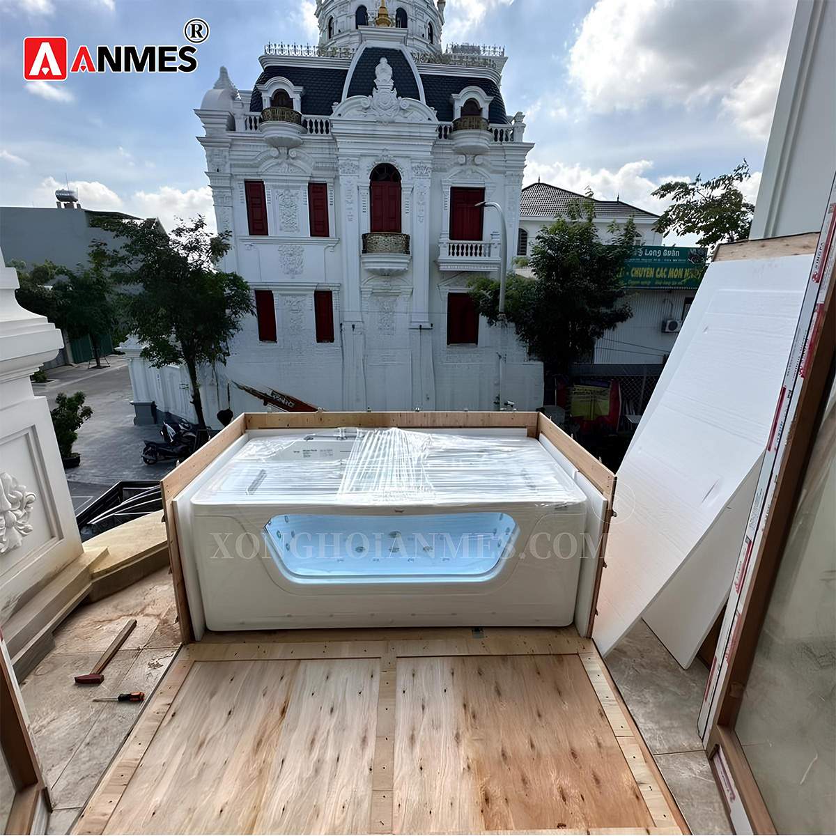 Vận chuyển bồn tắm massage tới vị trí dự định lắp đặt