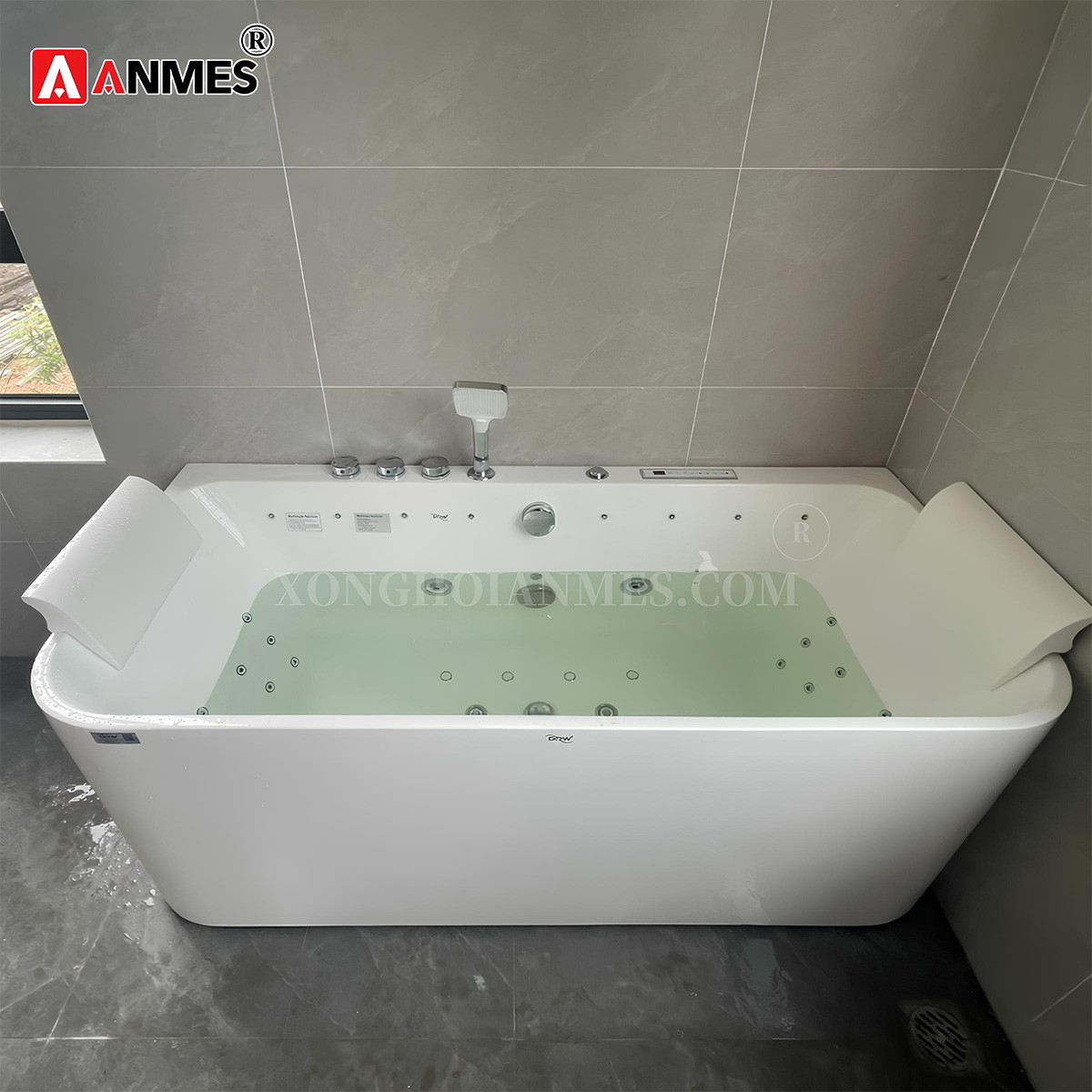 Bồn tắm sục massage cao cấp phù hợp không gian sang trọng
