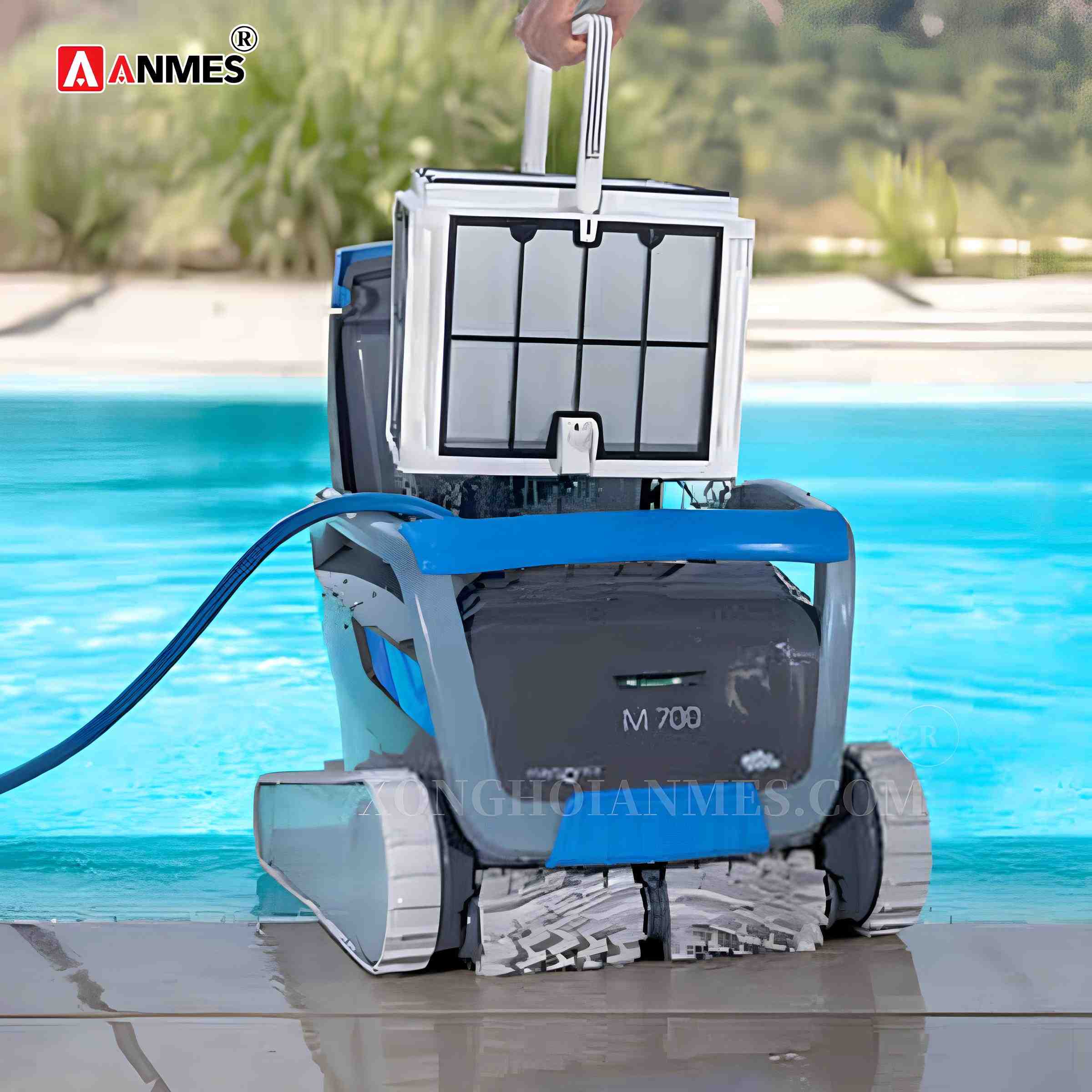 Review robot vệ sinh bể bơi Dolphin M700