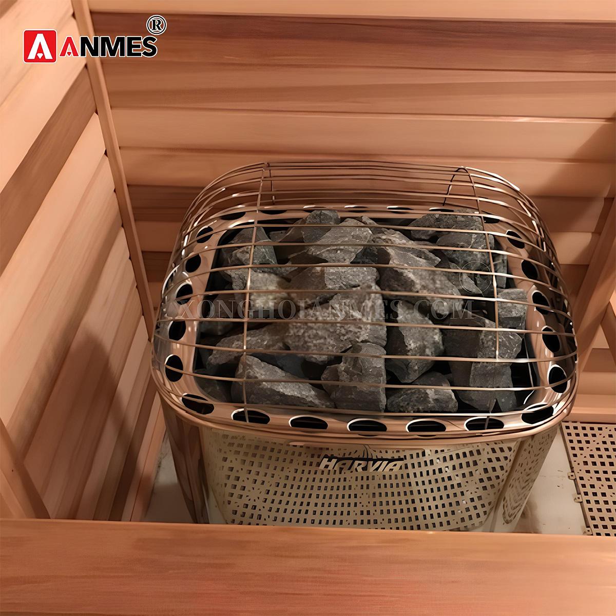 Khoang chứa đá sauna rộng rãi, giữ nhiệt tốt của Harvia Club
