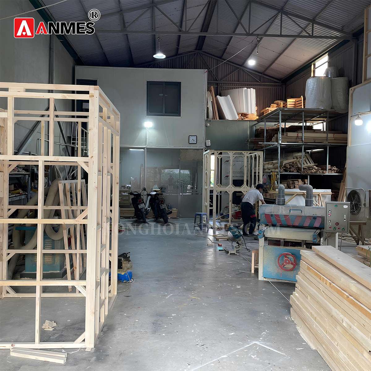 Sản xuất vách gỗ, khung xương phòng xông đá muối hồng ngoại nằm